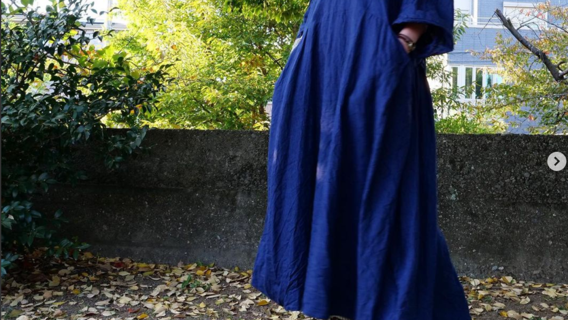 1800年代後期の教会に仕える侍者のローブ　レプリカ。