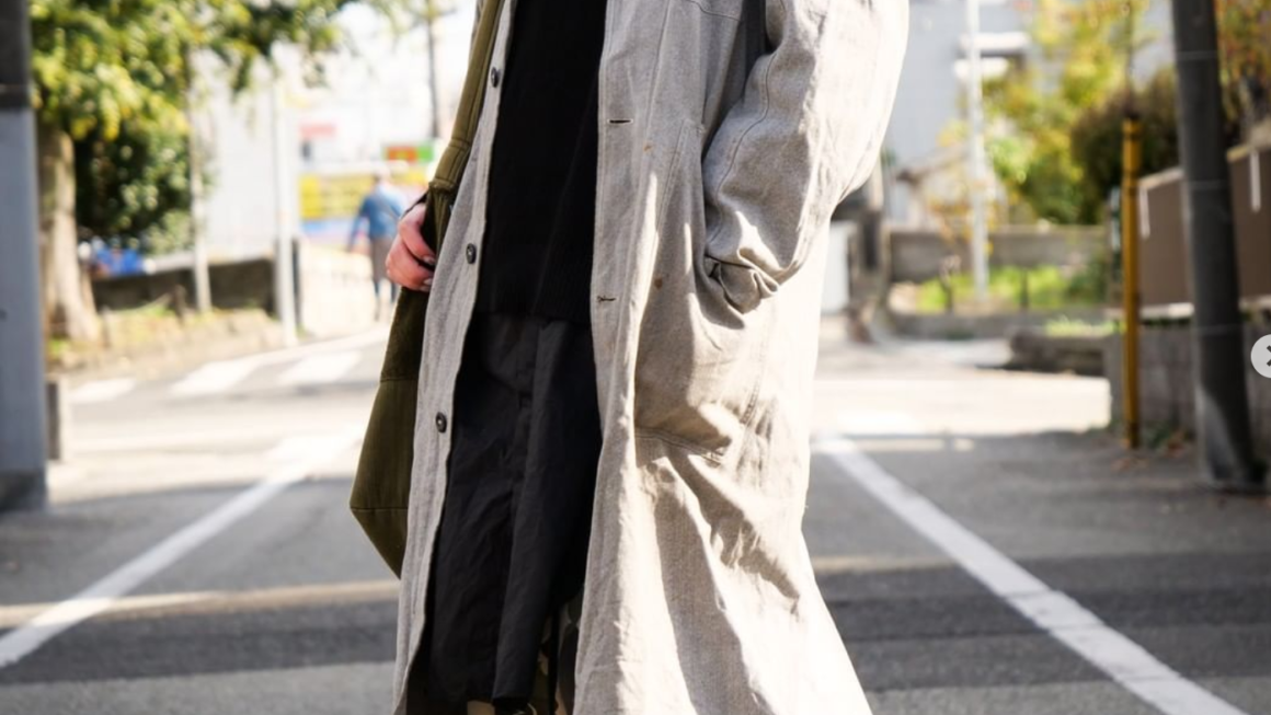 TISSU燕尾シャツ×ニットベスト。